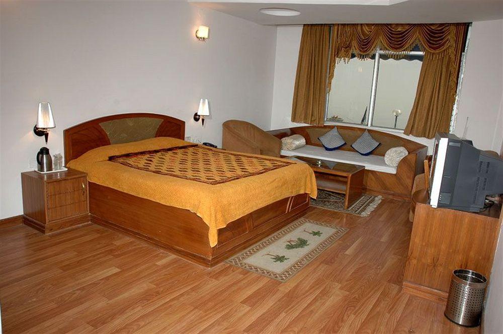Hotel Silver Rock Масурі Екстер'єр фото