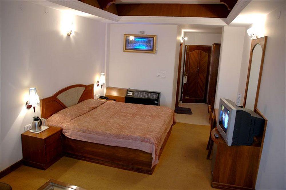 Hotel Silver Rock Масурі Екстер'єр фото
